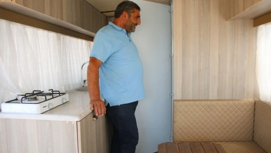 Eski Otobüsü 60 Bin Tl İle Lüks Karavana Dönüştürdü