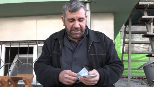 Ayakkabı boyacısından anlamlı bağış: Bir haftalık gelirini depremzedeler için bağışladı
