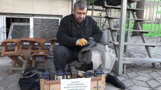 Ayakkabı boyacısından anlamlı bağış: Bir haftalık gelirini depremzedeler için bağışladı