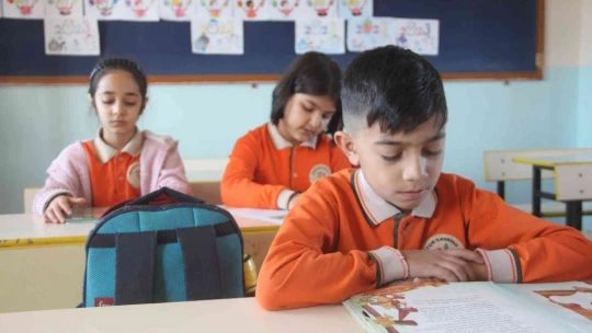 Aynı çatı altında hem öğrenciler hem de aileleri eğitim alıyor