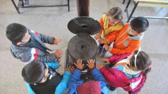 Aynı çatı altında hem öğrenciler hem de aileleri eğitim alıyor
