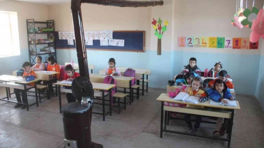 Aynı çatı altında hem öğrenciler hem de aileleri eğitim alıyor