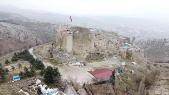 Aynı dönem, iki zıt görüntü
