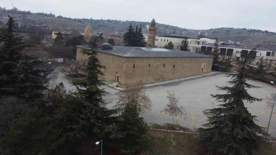 Aynı dönem, iki zıt görüntü