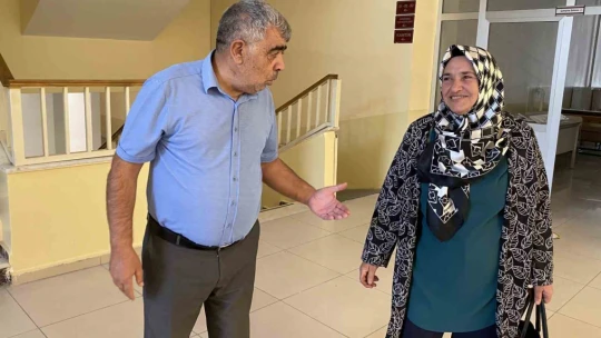 Azmin başarısı: İlk, orta ve lise eğitimini dışarıdan tamamladı, 70 yaşında üniversiteli oldu
