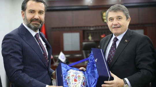 Hizmet İş Sendikası Başkan Şerifoğulları'nı Ziyaret Etti