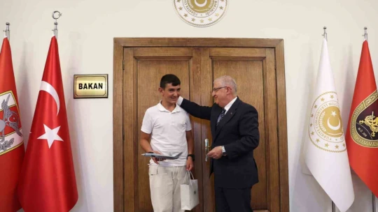 Bakan Güler, LGS ikincisi Elazığlı Muhammet'i kabul etti
