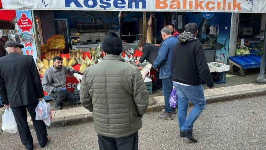 Balıkçı tezgahlarında çeşit arttı, fiyat düştü