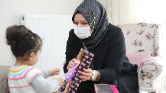 Başkan Şerifoğulları depremde yakınlarını kaybeden ailelerle bir araya geldi