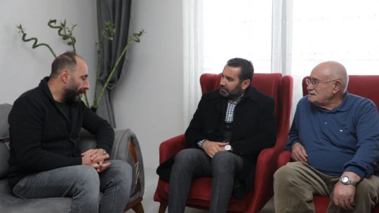 Başkan Şerifoğulları depremde yakınlarını kaybeden ailelerle bir araya geldi