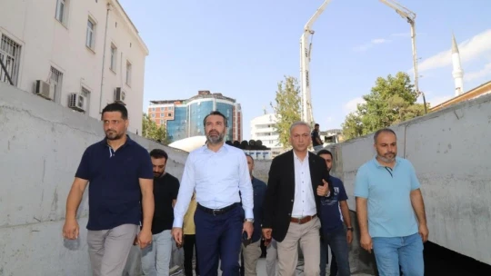 Başkan Şerifoğulları, Kapalı Çarşı ve 15 Temmuz Demokrasi Meydanındaki çalışmaları inceledi