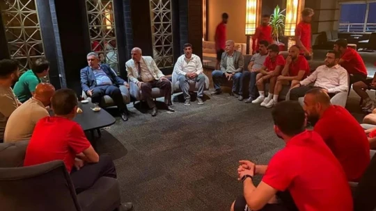 Başkan Yıldırım, futbolcularla bir araya geldi