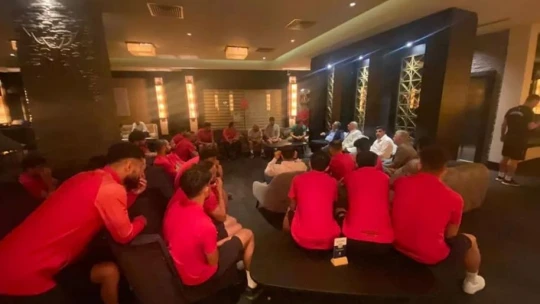 Başkan Yıldırım, futbolcularla bir araya geldi