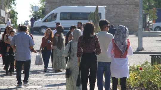 Bayram tatilinde vatandaşlar Harput'a akın etti
