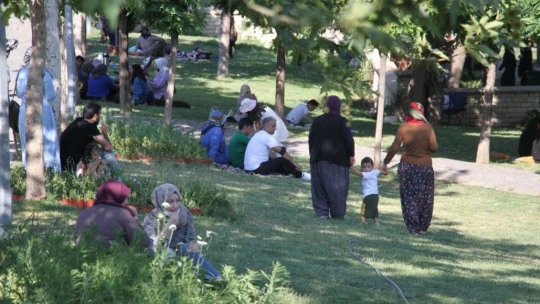 Bayram tatilinde vatandaşlar Harput'a akın etti