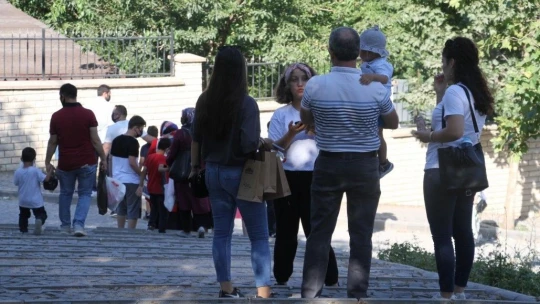 Bayram tatilinde vatandaşlar Harput'a akın etti