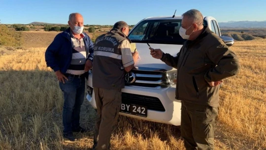 Bıldırcın yakalamak için 100 metrelik kaçak ağ çektiler