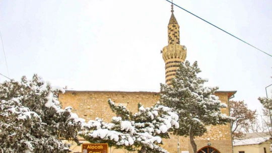 Bin 200 rakımlı Harput'ta kar güzelliği