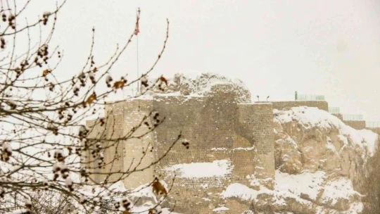 Bin 200 rakımlı Harput'ta kar güzelliği