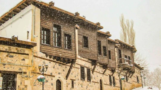 Bin 200 rakımlı Harput'ta kar güzelliği