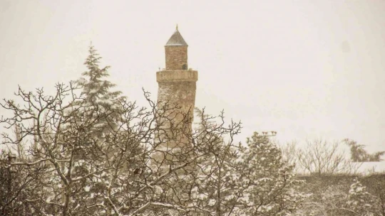 Bin 200 rakımlı Harput'ta kar güzelliği