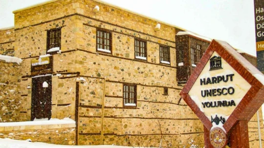 Bin 200 rakımlı Harput'ta kar güzelliği