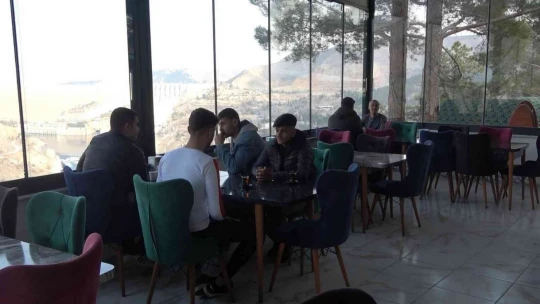 Binlerce İnsan Seyr-ül Keban'a Akın Ediyor