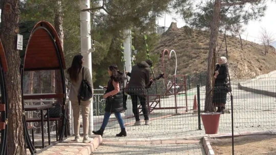 Binlerce İnsan Seyr-ül Keban'a Akın Ediyor