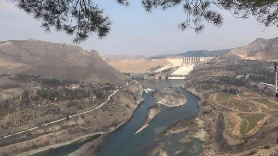 Binlerce İnsan Seyr-ül Keban'a Akın Ediyor