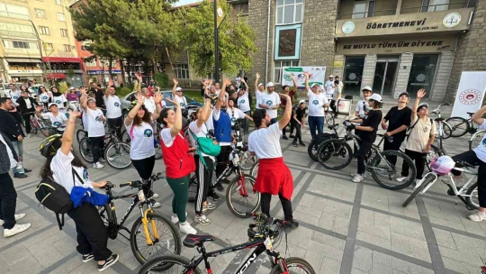 Bisiklet Günü'nü pedal çevirerek kutladılar