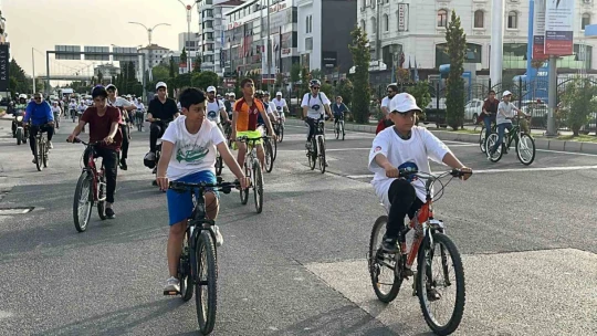 Bisiklet Günü'nü pedal çevirerek kutladılar