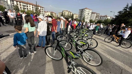 Bisiklet Günü'nü pedal çevirerek kutladılar