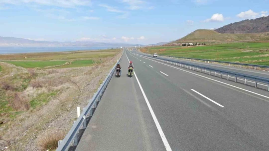 Bisikletle dünya turu yapan Fransız çift, 'Hayatımda ilk defa bu kadar iyi niyetli insanlarla karşılaştım'