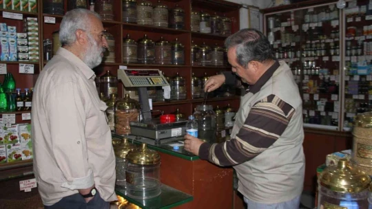 Bu aile 3 kuşaktır Elazığ'a şifa dağıtıyor