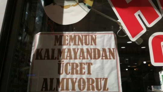 Bu berber memnun kalmayan müşterilerden ücret almıyor