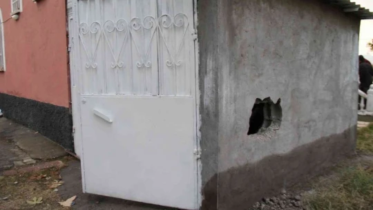 Bu kadarına da pes dedirten hırsızlık: Kamyonla köye gelen hırsızlar 15 evi talan etti