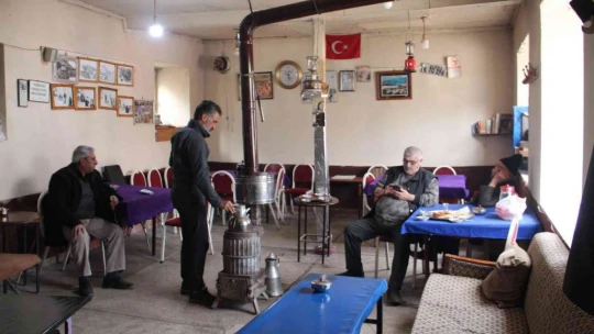 Bu kahveye oyun oynamaya değil uyumaya geliyorlar