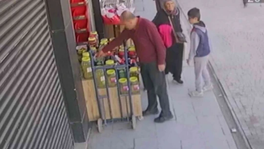 Çalmadan önce zeytinyağının son kullanma tarihine bakan hırsız pes dedirtti