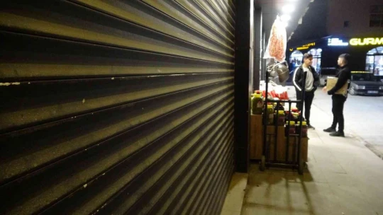 Çalmadan önce zeytinyağının son kullanma tarihine bakan hırsız pes dedirtti