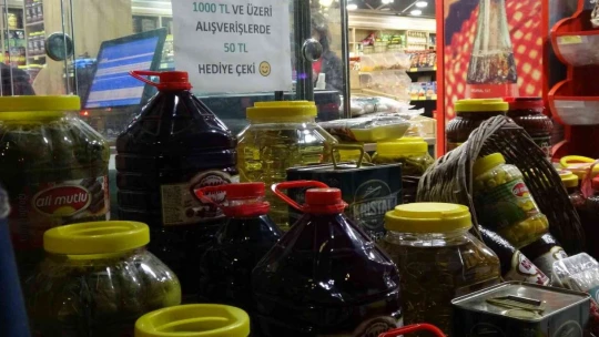 Çalmadan önce zeytinyağının son kullanma tarihine bakan hırsız pes dedirtti