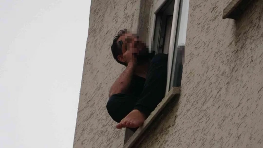 Cama çıkıp kafasına silah dayayan şahıs 9 saatin sonunda ikna edilerek indirildi