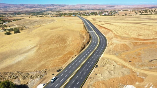 Elazığ'da bulunan 115 yıllık 'Dua çınarı' tescillendi