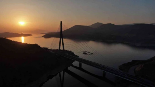 Çelik miktarı ile Eyfel'e eşdeğer Kömürhan Köprüsü'nde günbatımı güzelliği