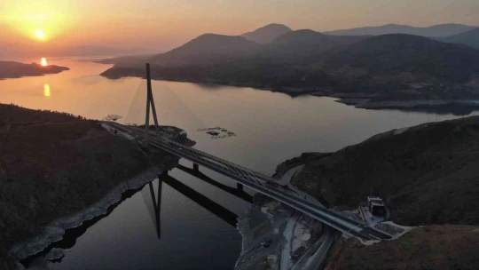 Çelik miktarı ile Eyfel'e eşdeğer Kömürhan Köprüsü'nde günbatımı güzelliği