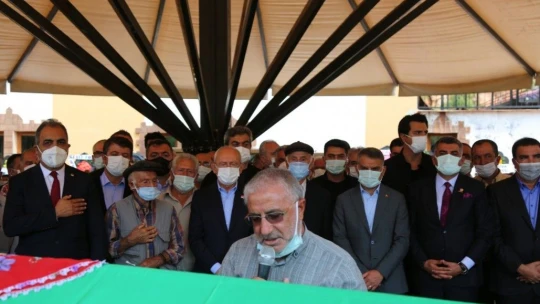 Kemal Kılıçdaroğlu teyzesinin cenaze törenine katıldı