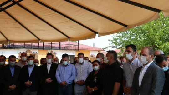Kemal Kılıçdaroğlu teyzesinin cenaze törenine katıldı