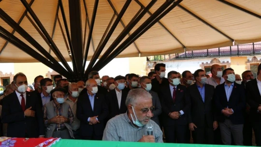 Kemal Kılıçdaroğlu teyzesinin cenaze törenine katıldı
