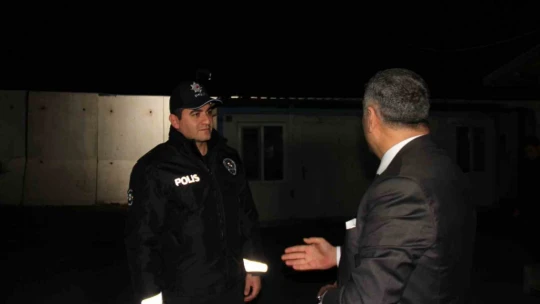 CHP'li Erol polislerle bir araya geldi
