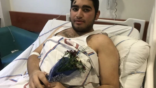 Çiçekler bu kez sevgililere değil, depremzedelere