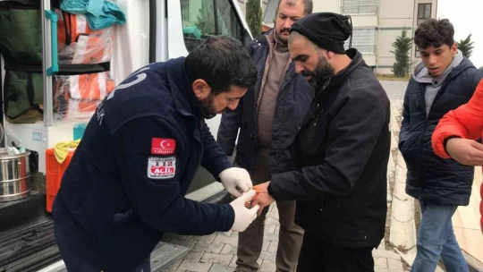 Çocuğun düşürdüğü ısıtıcı camla kapatılan balkonu küle çevirdi: 4 yaralı